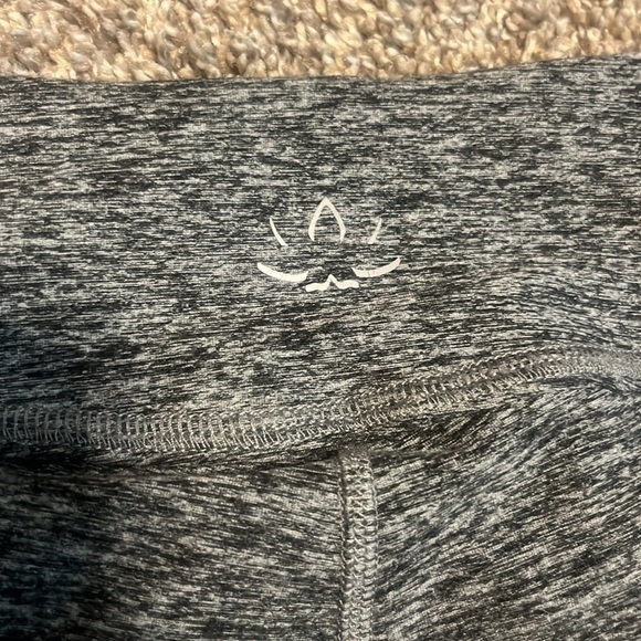 Beyond Yoga Black Charcoal Spacedye Mid Rise 7/8 Leggings with Mesh Cutouts XS - Picture 6 of 11